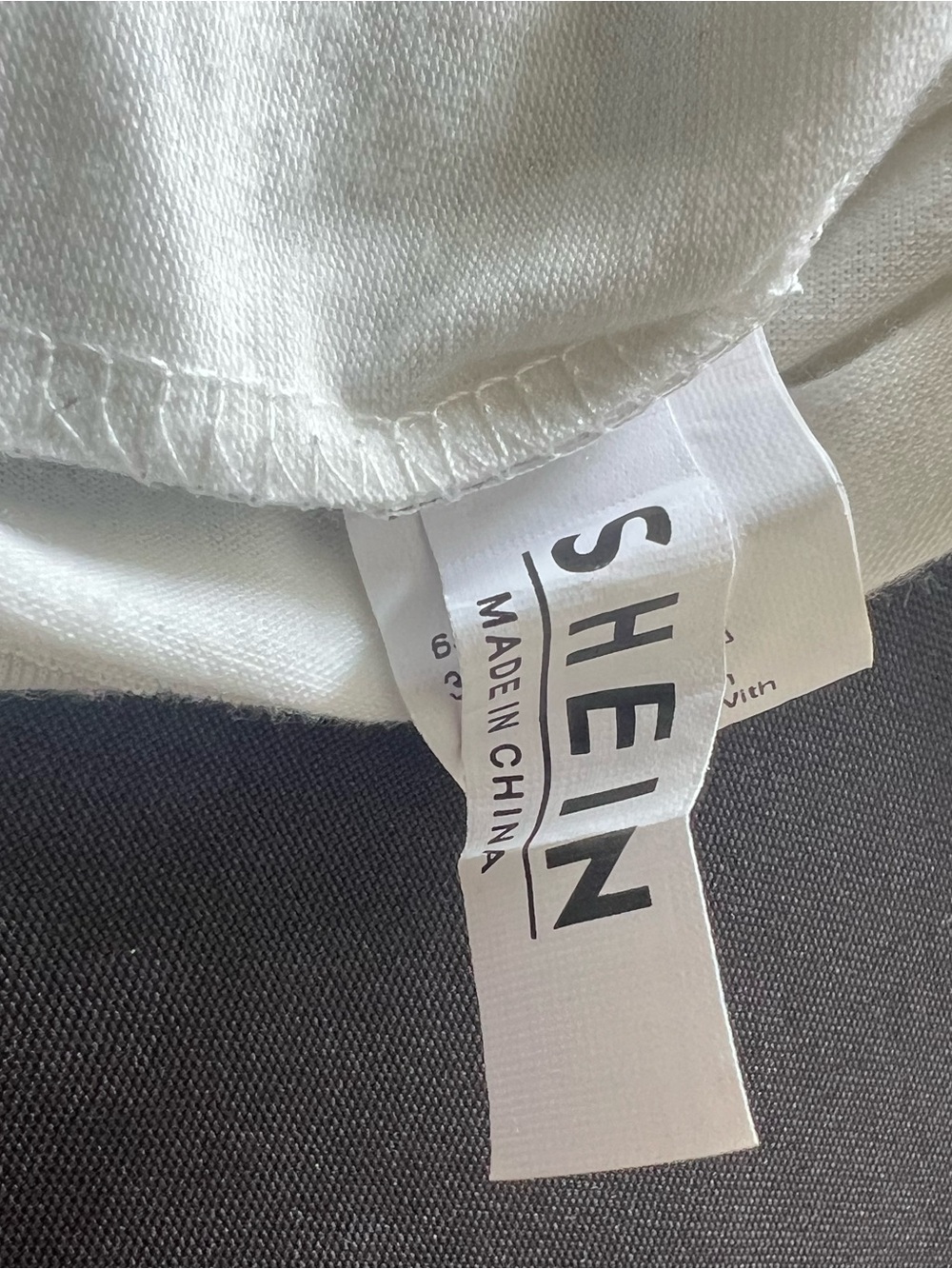 White Graphic Tee with Wave Illustration Size S from SHEIN - Picture 8 of 9